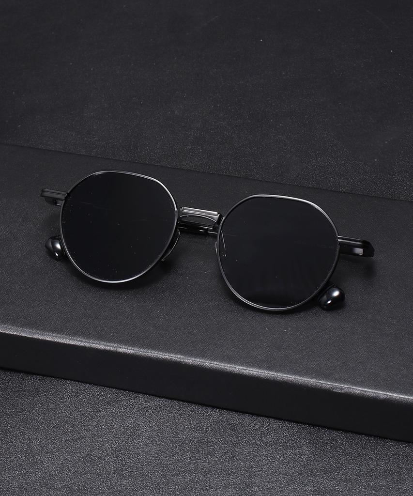 Lingkeonpeuleim Arlt-D150 Titanium Sunglasses Black