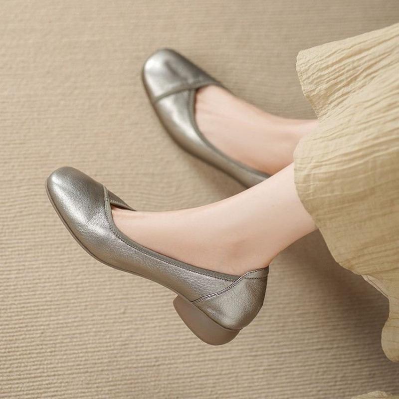 

Новые удобные туфли-лодочки из мягкой кожи на мягкой подошве, осень 2025, с круглым носком, с мелким вырезом, женские туфли для мамы, бабушкины кожаные туфли 40 серебряный