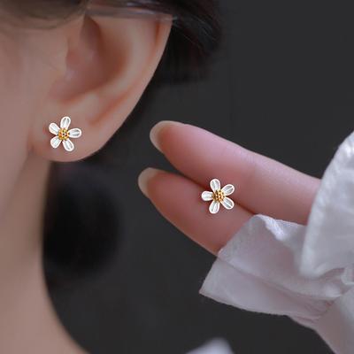 Lieve Kleine Bloemen Oorbellen voor Vrouwen Eenvoudig Temperament Artistiek Verfijnd Compact en Veelzijdig Oorbellen
