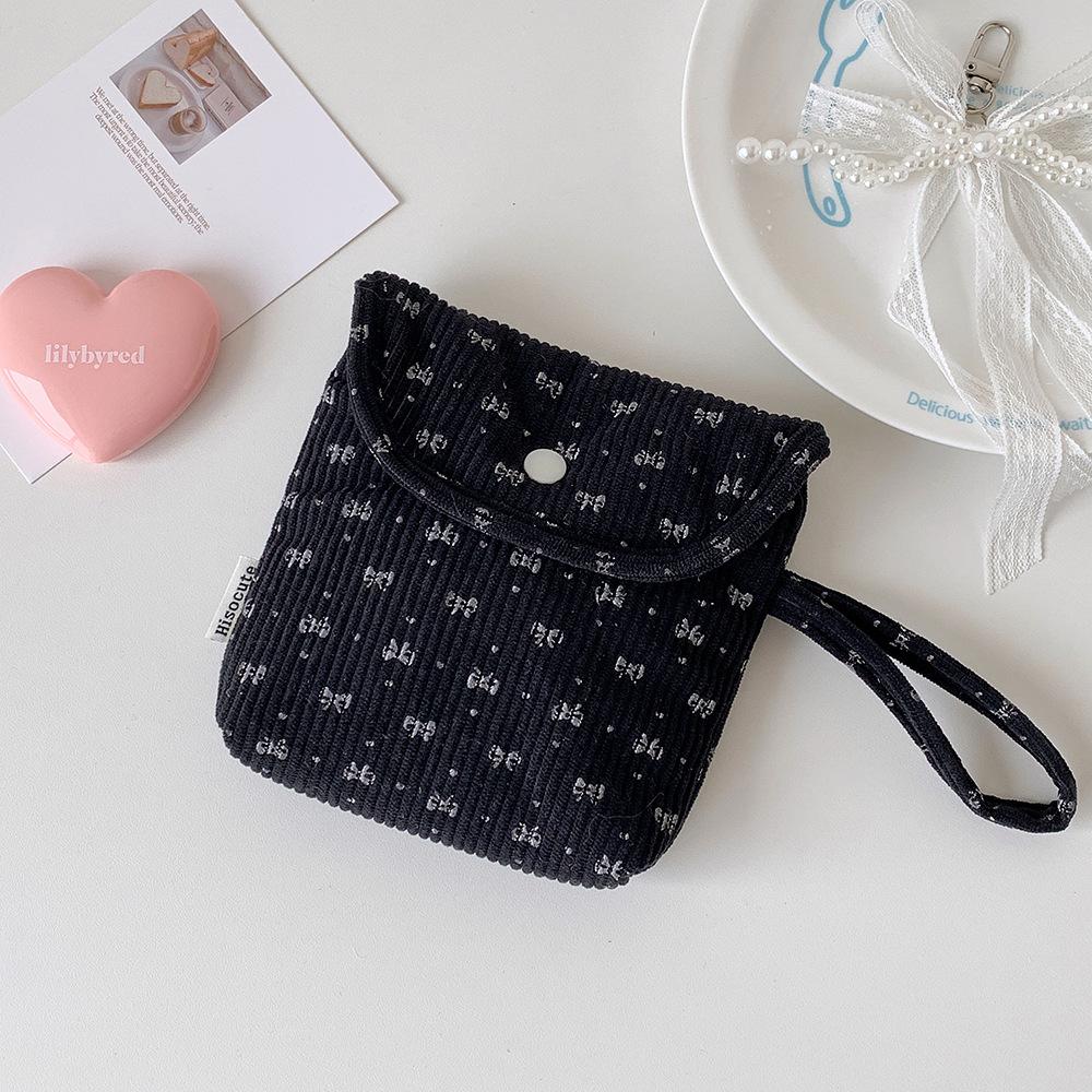 

Cartoon bow sanitary napkin storage bag, girl s portable carrying handle monthly bag, cute cosmetics storage bag чёрный