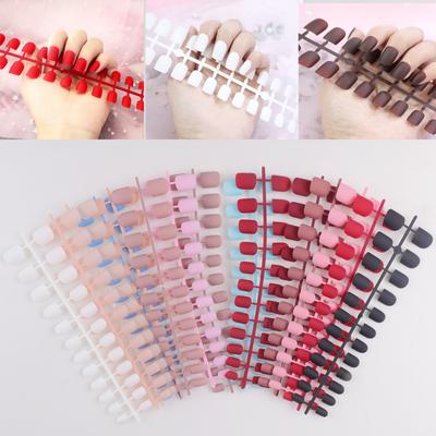 Juego de 24 pegatinas para uñas postizas, cobertura completa, cortas, planas, mate, multicolor