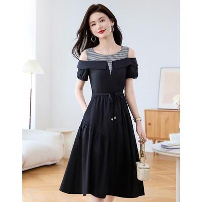 Elegantes schwarzes Sommerkleid mit Carmen-Ausschnitt