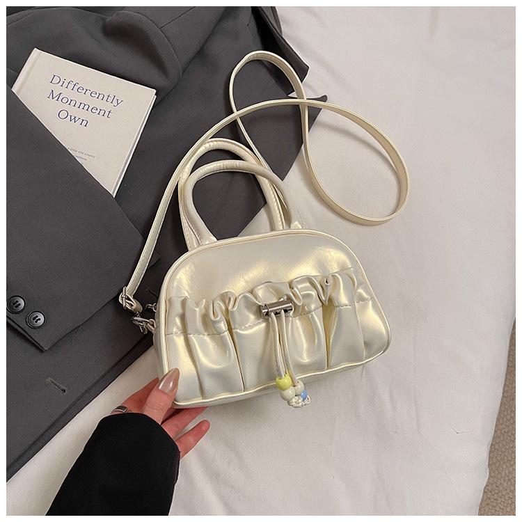 

Korean version of fashion pleated bowling handbag women s 2025 new sweet and cute small square bag shoulder messenger bag