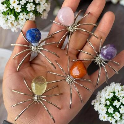 Handgefertigtes Naturkristall-Legierungsornament in Spinnenform