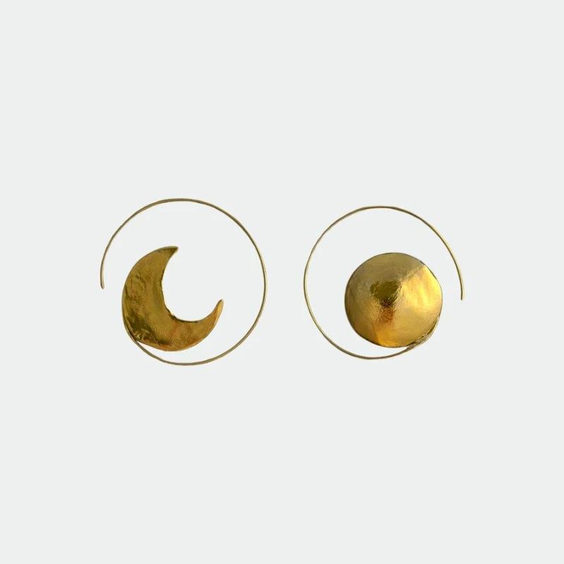 Premium Koperen 18K Echt Gouden Zon En Maan Cirkel Hanger Oorbellen, Gepersonaliseerde Trend, Modieuze En Unieke Oorbellen.
