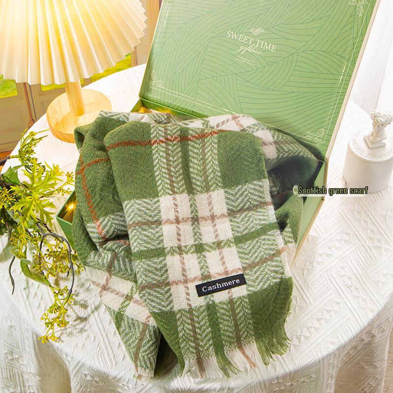 

Jumaomao Winter New Year Green Scarf Gift Set