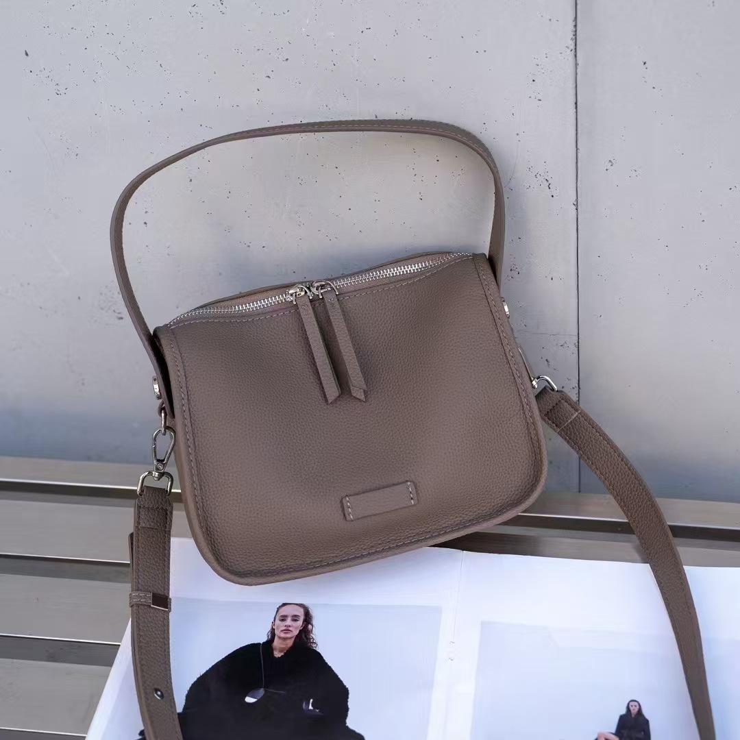 

Осенне-зимняя женская сумка подмышкой Женская сумка премиум-класса Touch через плечо Кожаная женская сумка через плечо с крайней плотью Width 23 * Height 18 * Thick 10CM