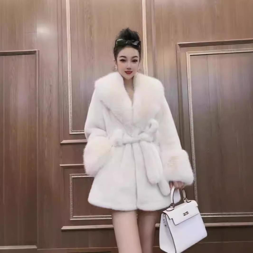 

2024 зимнее теплое плюшевое пальто с открытой строчкой для женщин, большой отложной воротник, искусственный мех лисы, кардиган, женская толстая куртка, пальто с поясом One Size белый