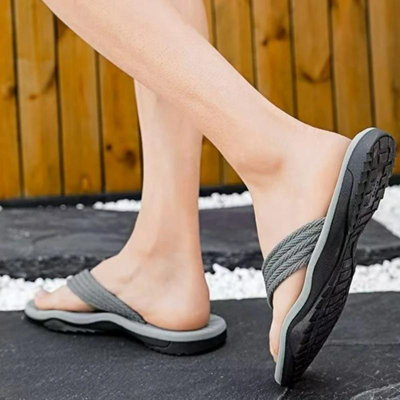 Men's Flip Flops 2026 Summer New Slippers Comfortable Pinch Toe Flat Sandals Lightweight Casual Slippers Non-slip Beach Slippers