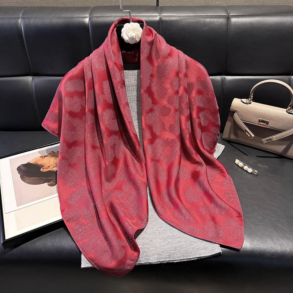 

2025 Последняя женская мода хиджаб шелковистый мусульманский квадратный платок роскошный бренд мягкий женский шарф весна и осень защита от солнца