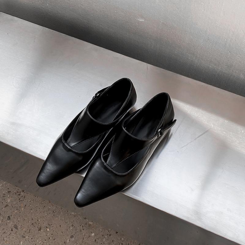 

Модная обувь для женщин 2025 Полые женские балетки Модные офисные и карьерные балетки Женские с острым носком Мягкая подошва Большие размеры Женская обувь 35 чёрный