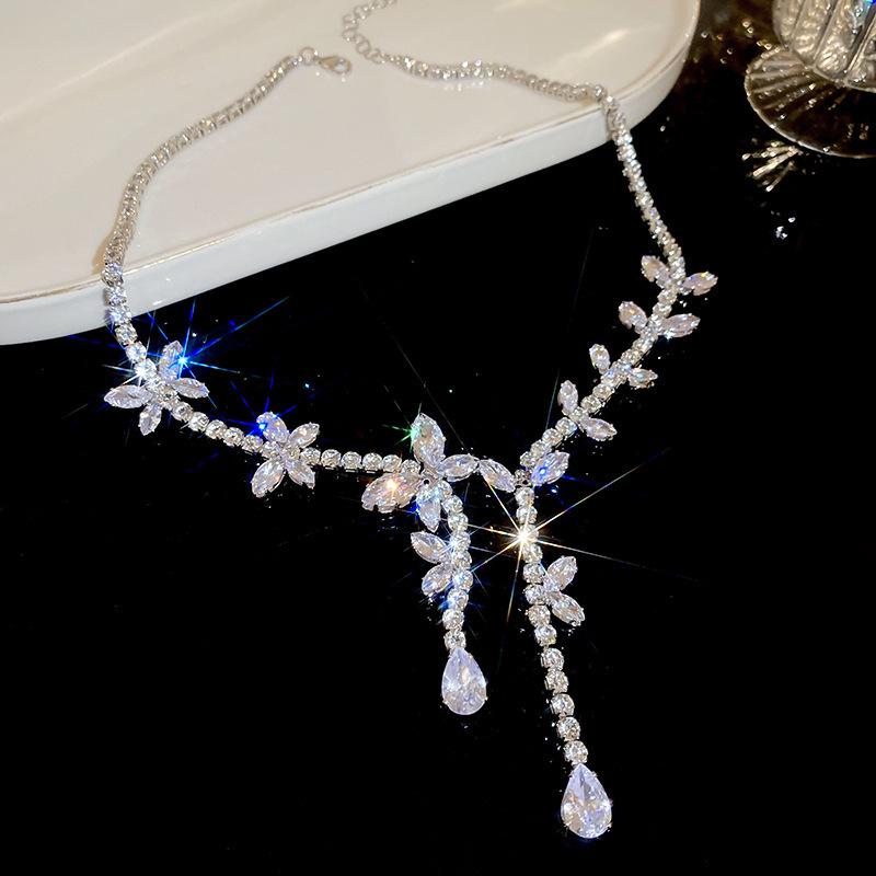 Exquisite French Zircon Flower Jewelry Set: Court-Style Clavicle Necklace & Pendant Earrings