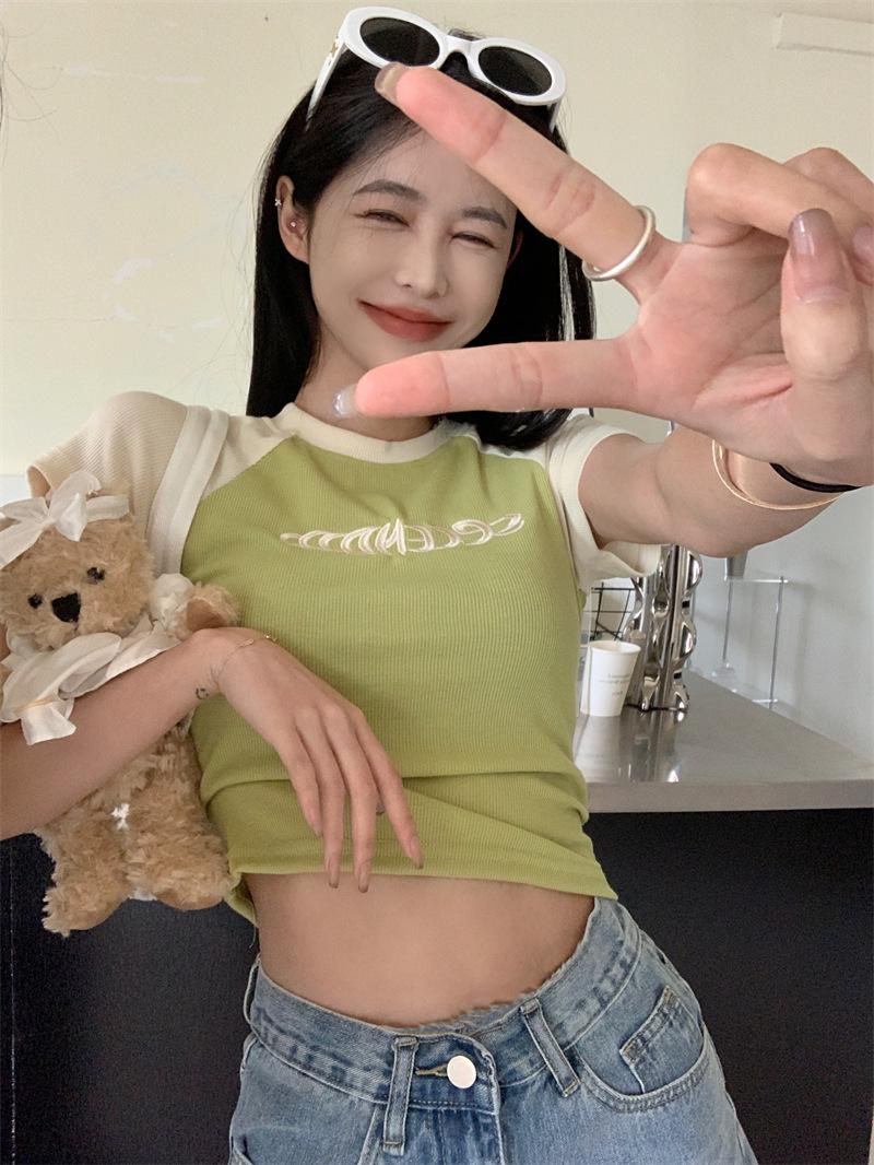 

Женская летняя футболка с коротким рукавом в стиле ретро с контрастными вставками - Sweet, Pure Desire Style S зелёный