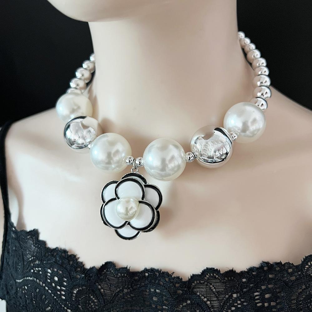 Европейское и американское жемчужное ожерелье с камелией из сплава, элегантный набор ювелирных изделий для вечеринки, свадебного платья, персонализированный набор ювелирных изделий для женщин