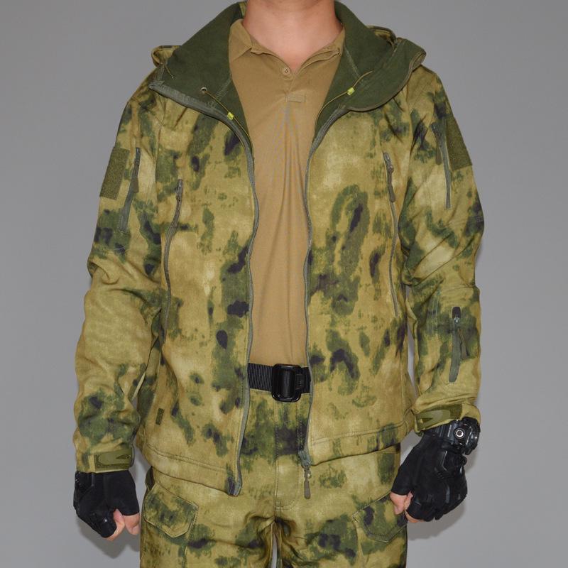 Men's Sharkskin Softshell Tactical Jacket: Windproof, Waterproof, Fleece-Lined for Autumn and Winter