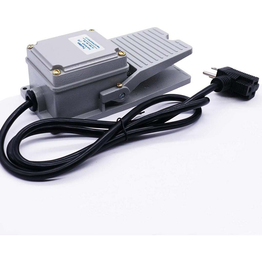 Robuster Fußschalter SPDT NO NC AC 380V 15A Elektrischer Pedal-Momentan-Fußschalter mit 1,5m Kabel und Steckdose (Dreizackiger) LT-3-X