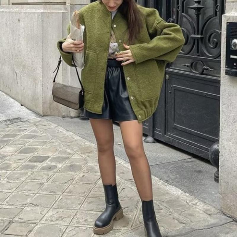 Женская новая свободная универсальная куртка-бомбер с карманами и декоративными скрытыми — фото 7