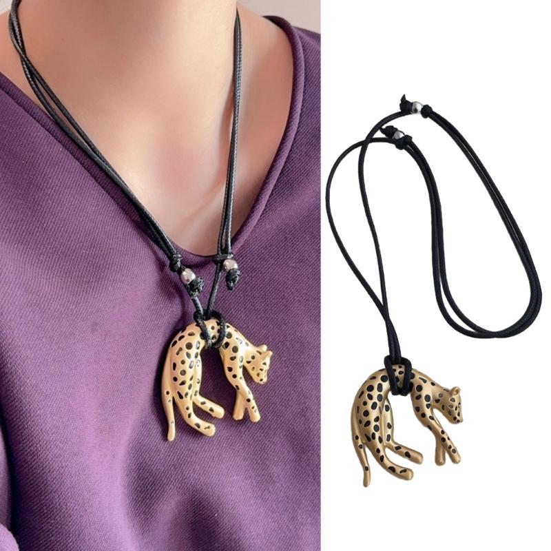 Leopardenförmige Anhängerkette mit galvanisierter Oberfläche, entworfen für elegante und stilvolle Outfits