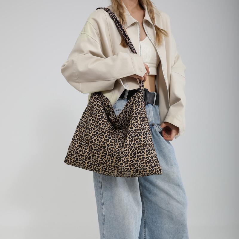 Leopard Print Tote Bag – Autumn/Winter Trendy, Casual, Large Capacity, Versatile Shoulder & Crossbody for Students and Commutes