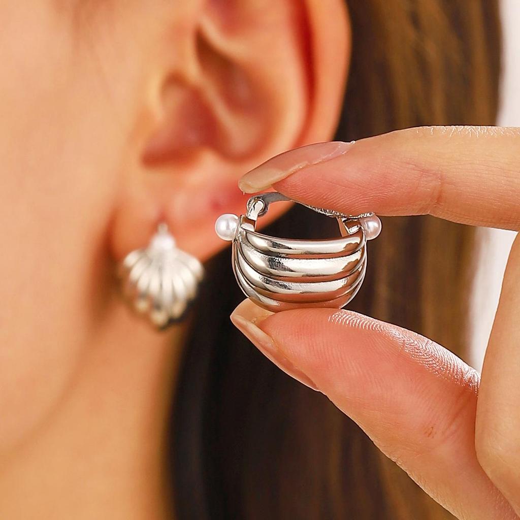European & American Cold Style Metal Stud Earrings: Retro, High-End, Smooth Design with Personality Ear Cuffs