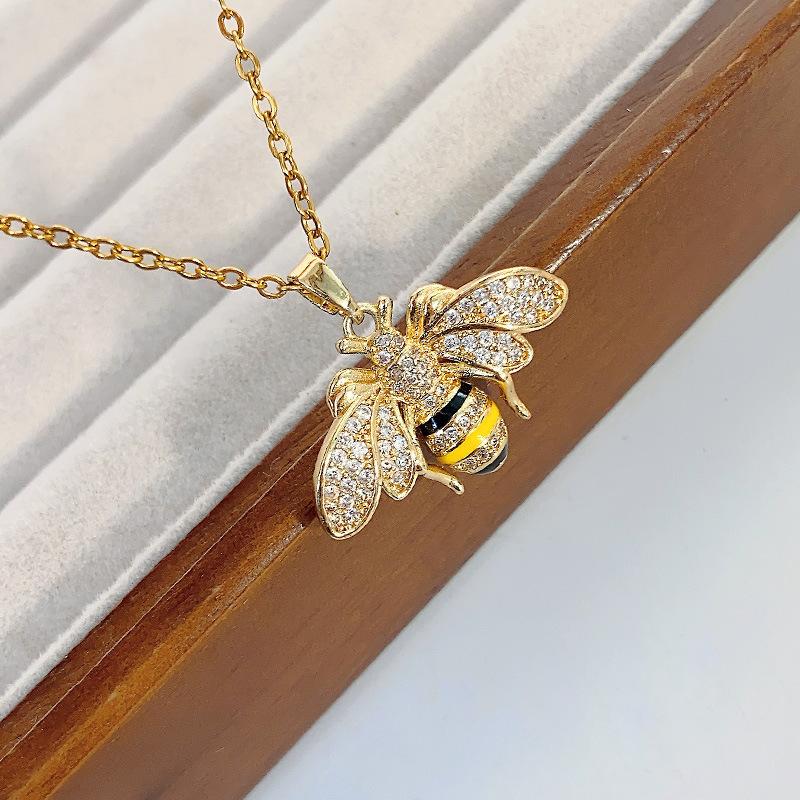 Fashion Fun Sweet Little Bee Pendant Necklace Female Niche Design Sense Versatile Collarbone Chain Cute Neck Chain