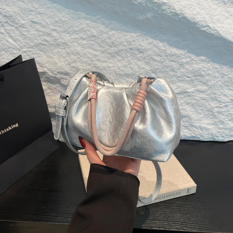 Niche Design Bag Women's Handbag 2025 New Fashion High-end Pleated Cloud Bag Messenger Small Square Bag