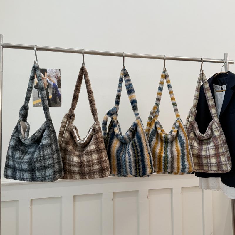 2025 Autumn/Winter Plaid Plush Shoulder Bag: Retro Large Capacity Women's Tote
