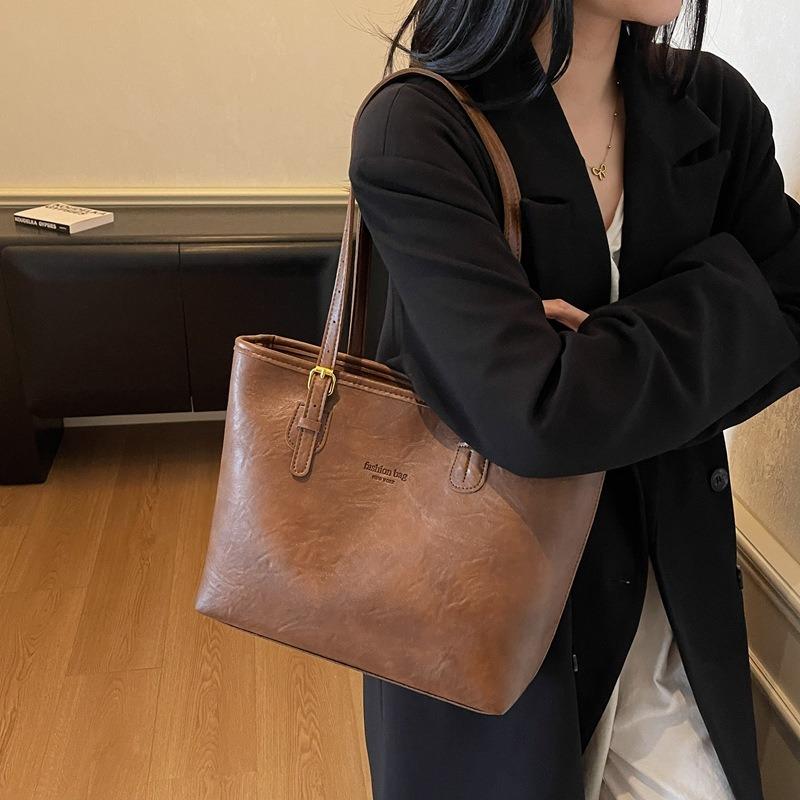 Retro bag women's large-capacity new autumn and winter versatile casual simple shoulder bag commuter tote bag