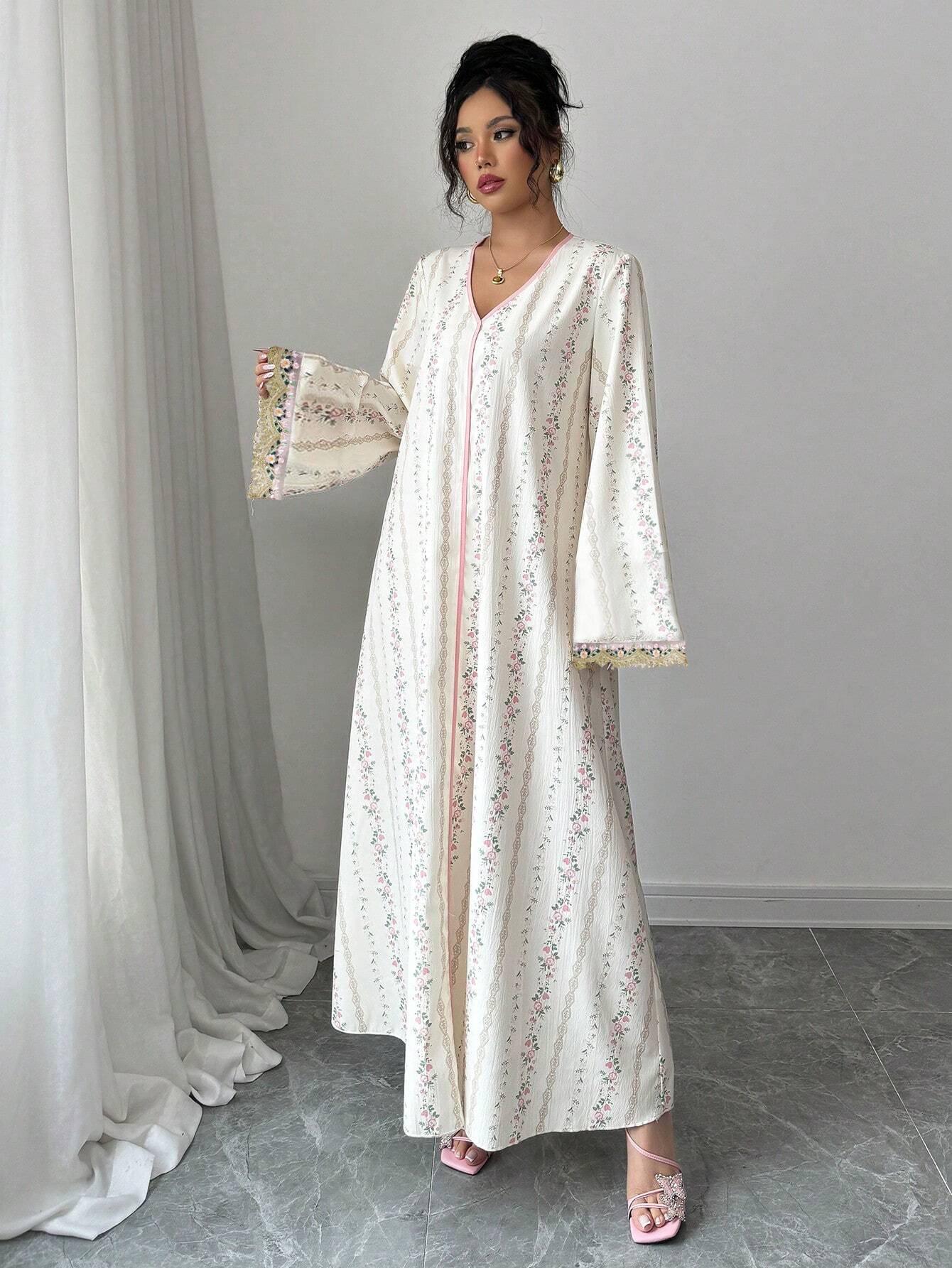

Elegant V-neck Middle Eastern Embroidered Lace Long-sleeved Muslim Robe Dress Large
