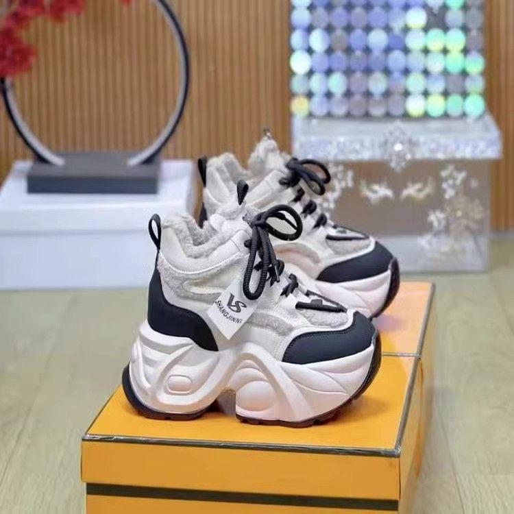 Women's shoes new small thick-soled inner height increase velvet thermal shoes women's 2025 winter sports casual shoes