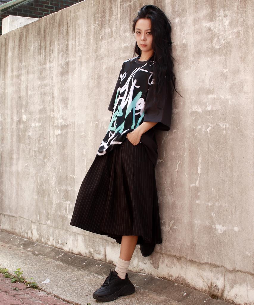 Deumakeu Real Wide Two Tuck Stripe Bumuda Pants - Black
