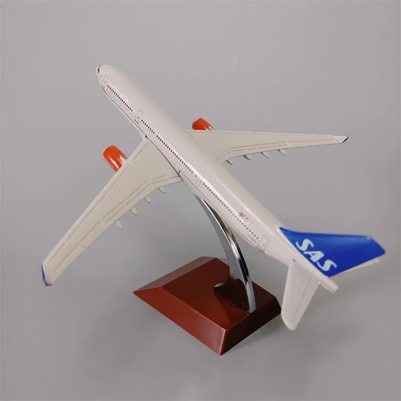 Maßstab Flugzeug 16CM 1:400 für A330-300 SAS Scandinavian Airlines Flugzeugmodell Diecast Legierung Flugzeugmodell Dekoration Büro