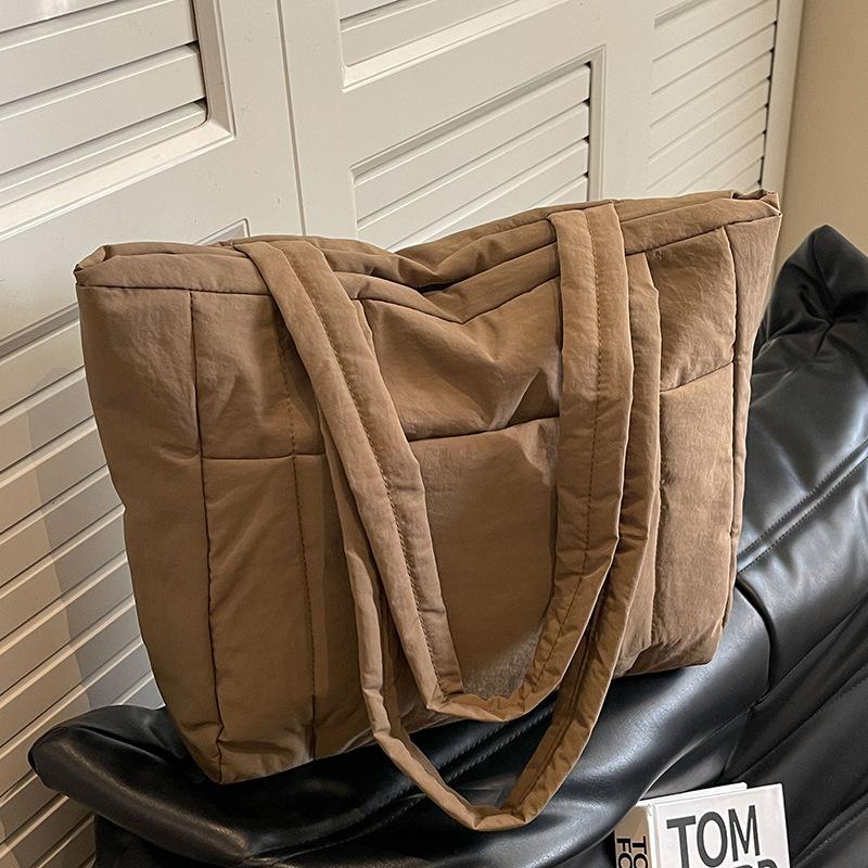 

Жіноча сумка 2024, нова приміська сумка великої місткості, осінь і зима, універсальна тканинна сумка, повсякденна модна сумка через плече хакі