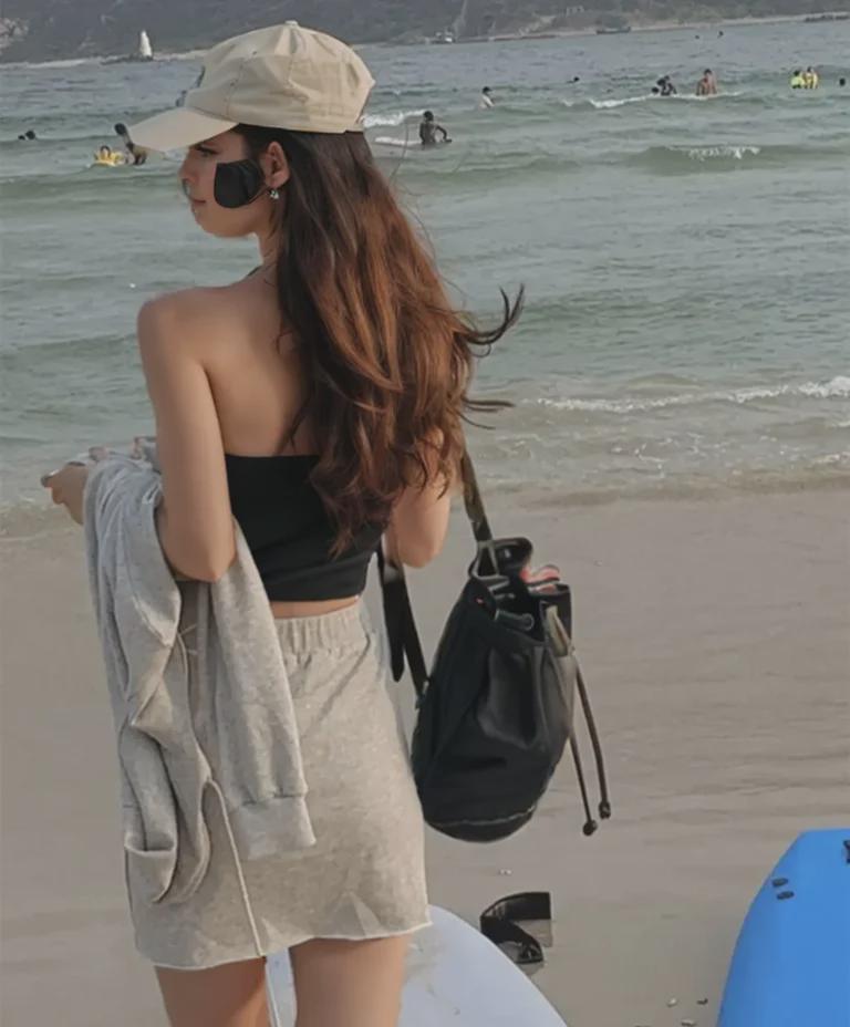 Summer Trend Halter Neck Knitted Vest: Sexy Sleeveless Vacation Top for Women