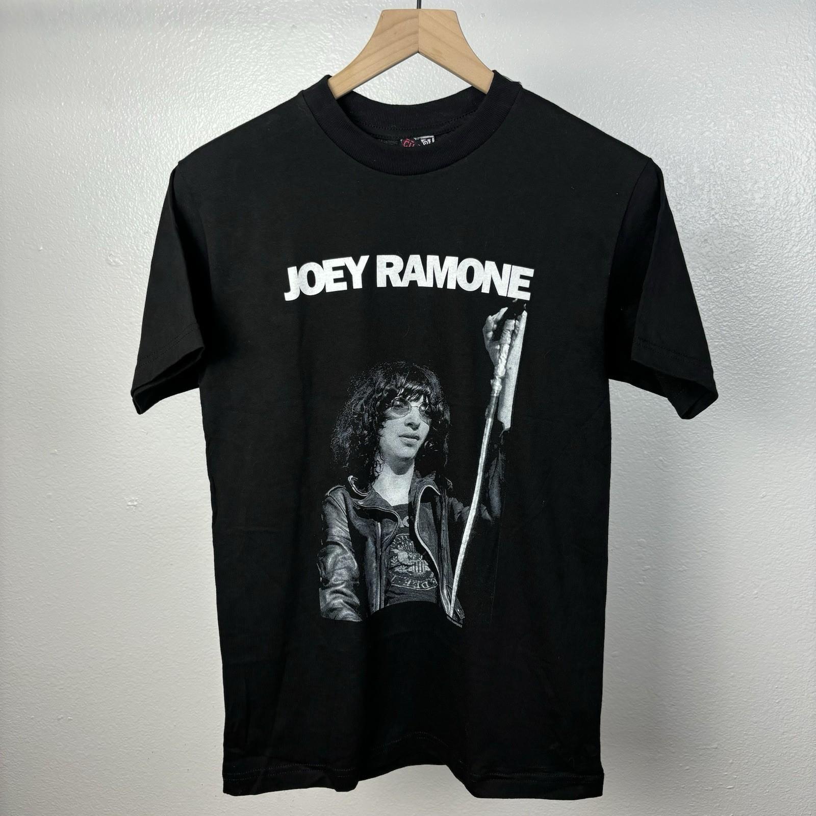Vintage NOS Joey Ramone Ramones Photo T Shirt Men’s Size Small NEW 2001 Y2K Unisex T-Shirt XXL