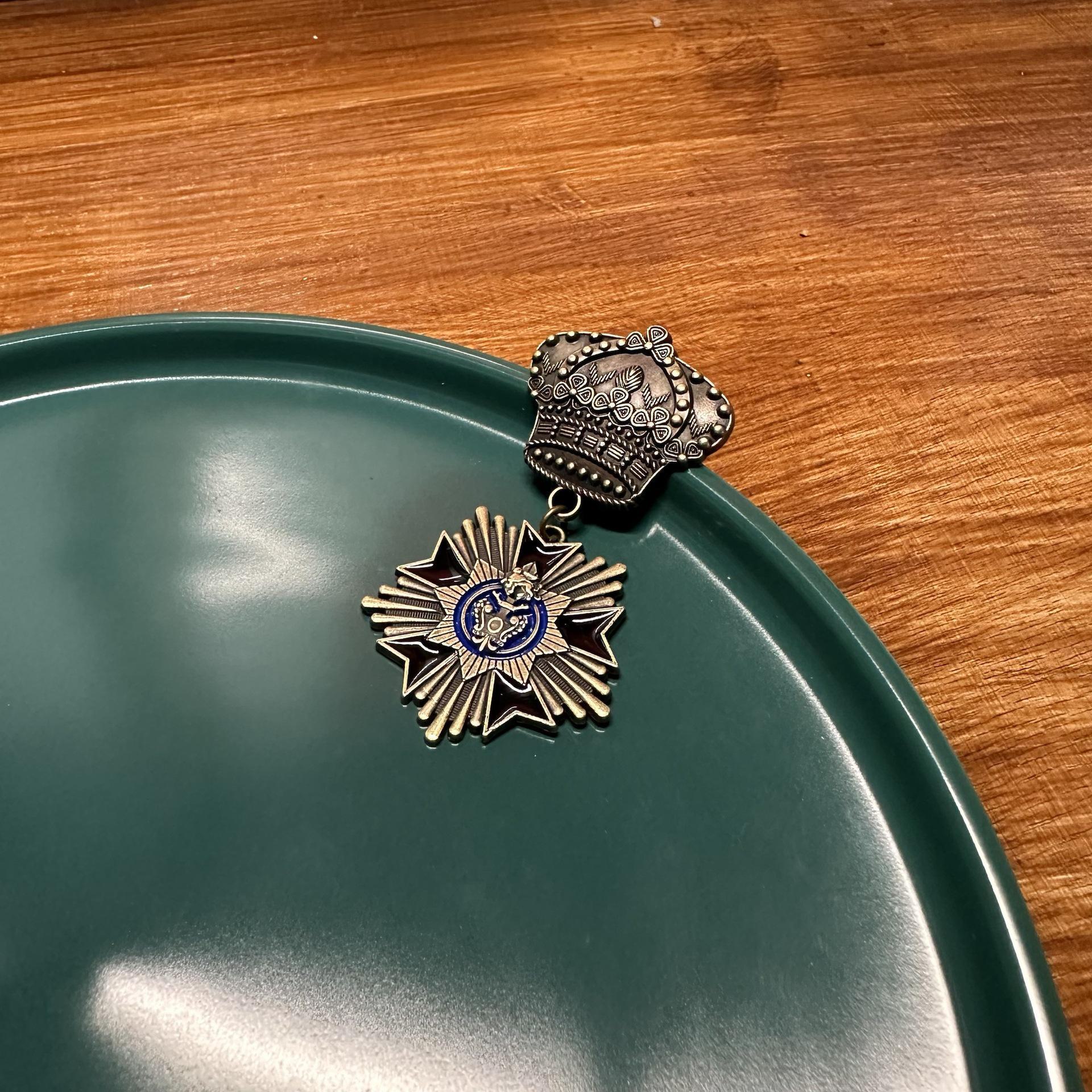 

Винтажная булавка-медаль военного болельщика с короной и звездой - одна штука C-35MM*65MM