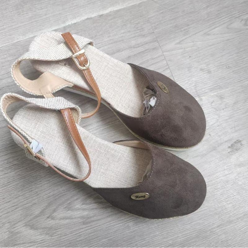 A New Style of Large-sized Women's Shoes with A One-shoulder Wedge Heel and A Fashionable Flip-top