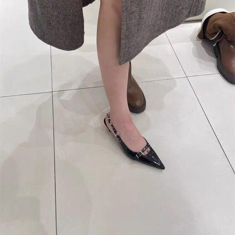 High heels design sense niche temperament celebrity style rivet patent leather kitten with one-word buckle strap bag head sandals