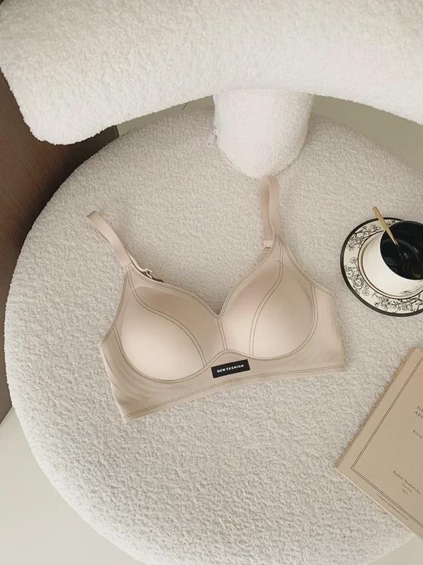 Zodiac Red Seamless Women's Bra: Thin, Gathered, Wireless, Anti-Sag, Beautiful Back Design