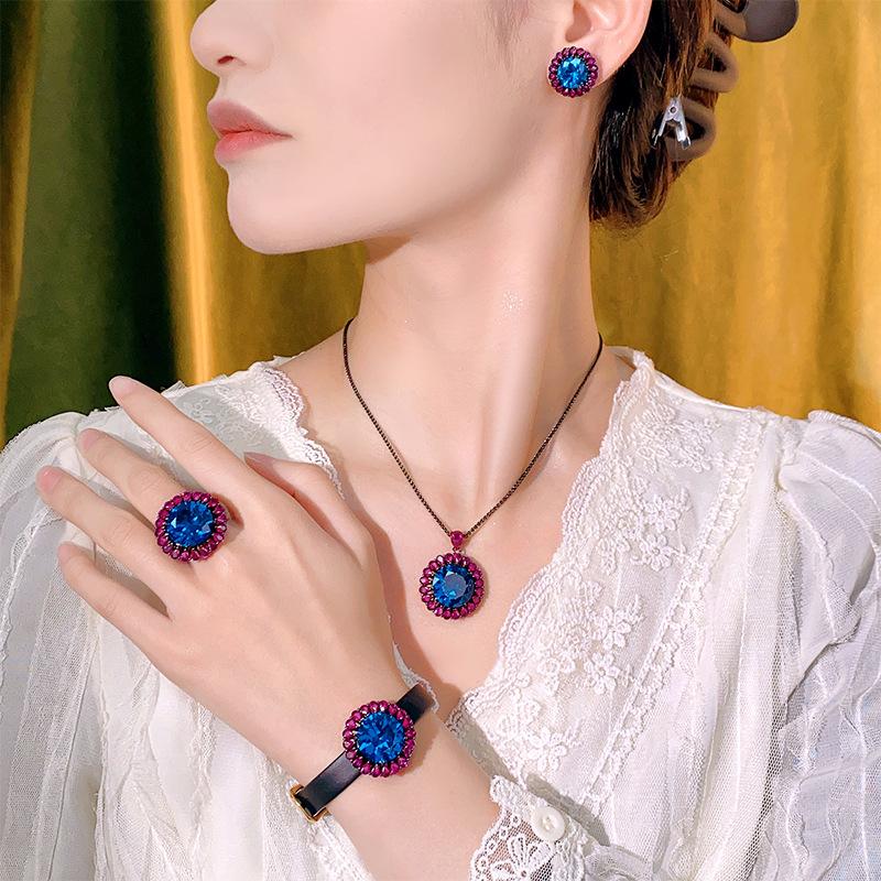 Autumn and winter new Huabi jewelry copper bottom gold-plated simulation blue spinel advanced sense black gold set main stone 16-10m
