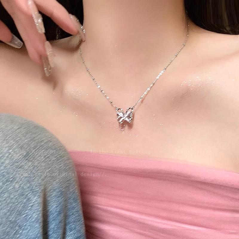 Pearl collarbone chain Women's versatile temperament Fashion niche necklace Neck chain Accessories