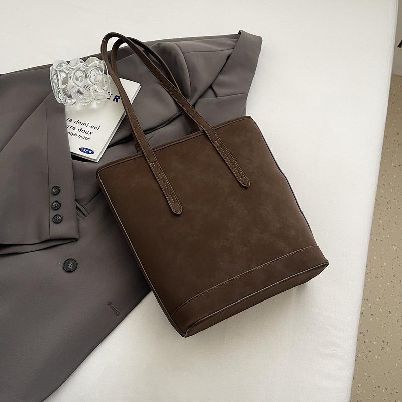 Retro Simple Large-capacity Underarm Bucket Bag Women's New Fashion Niche Commuter Shoulder Bag