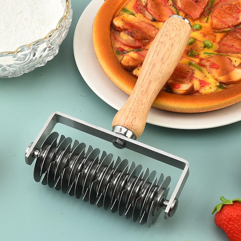 Edelstahl-Gitterroller für Pizza mit Holzgriff