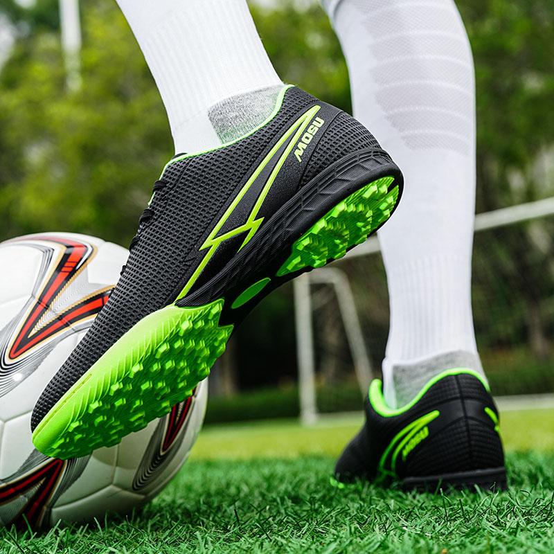 Soccer Shoes Women’s Sneakers Boys' Football Boots School Student Shoes Girls' Football Boots Couple Men Lightweight Sneakers Plus Size 36-45