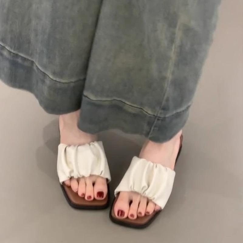 Summer foreign French wear cloud 2025 new with skirt pleated thick bottom one-word slippers women gentle cool slippers women