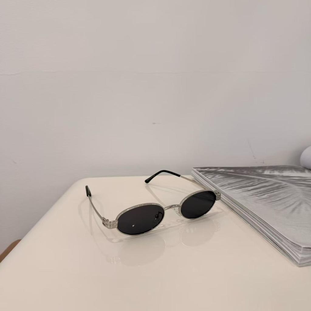 Vintage oval metal niche sunglasses women's advanced sense old money wind nerd anti-ultraviolet plain plain light glasses
