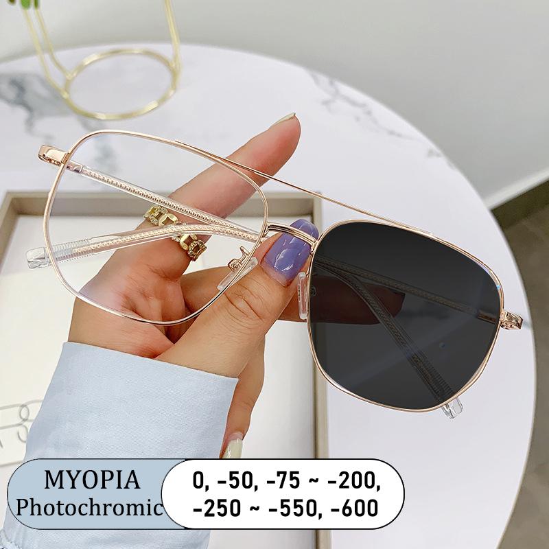 New Brand Myopia Glasses Women Oversized Alloy Frame Blue Light Blocking Photochromic Eyeglasses for Men and Women
