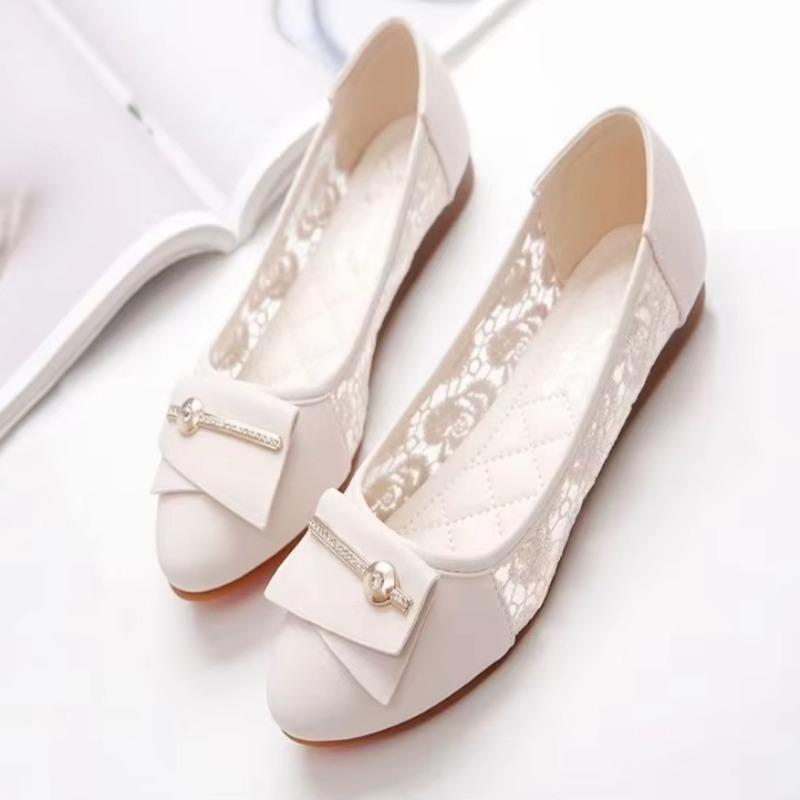 Hollow Breathable Mother Shoes 2025 Spring Summer New Shallow Mouth Fairy Wind Doudou Shoes Soft Sole Comfortable Women's Shoes