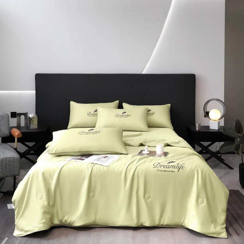 High-End Embroidery Silky Spring Autumn Quilt Comfortable Sleep Soft Breathable Blanket Skin-Friendly Air Conditioner Comforter