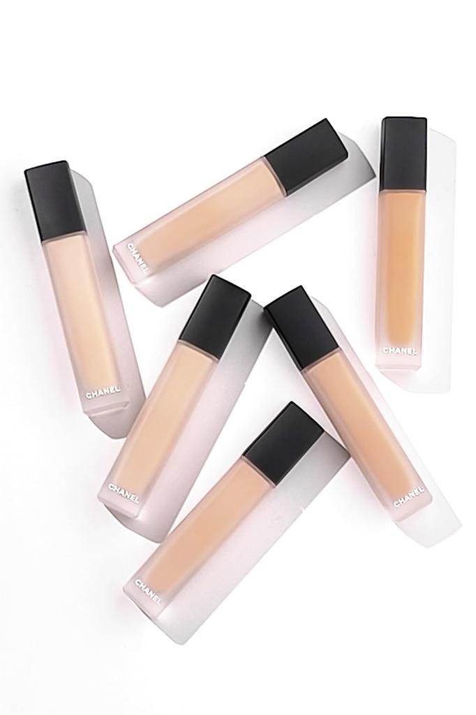 With a Shopping CHANEL Ultra Le Teint Correcteur Waterproof Concealer with Original [Comes Bag] Scarf. Gift/Present (B20)